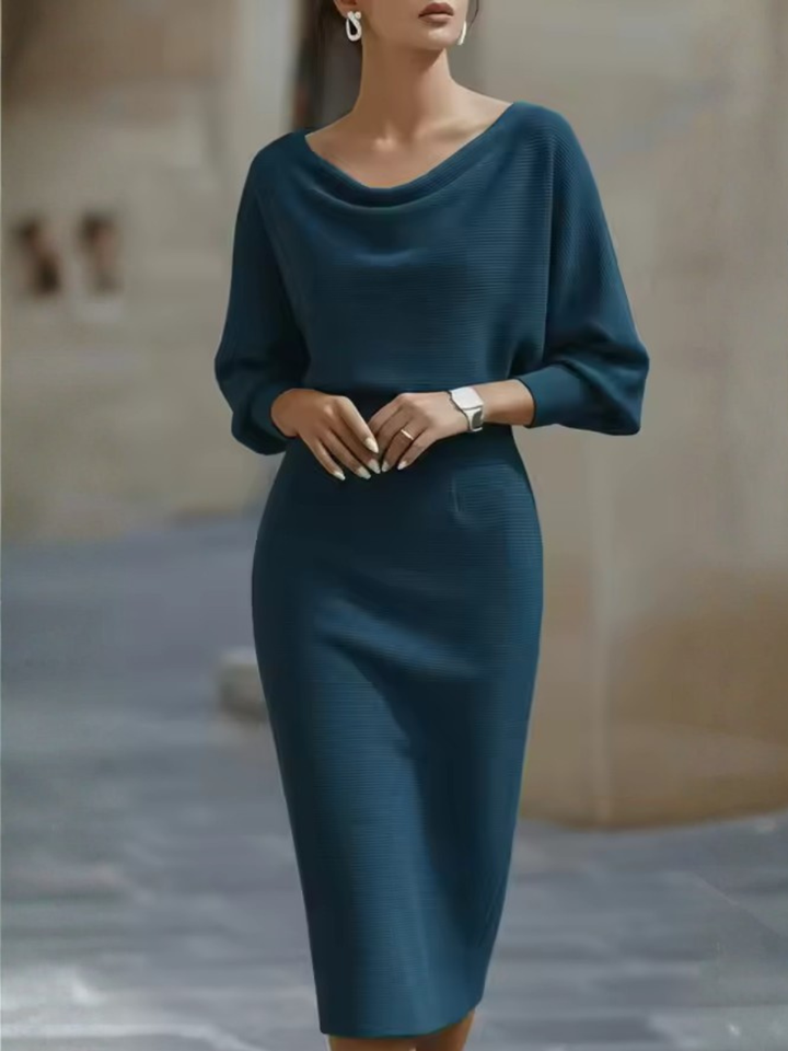 Clara | Midi Kjole med Cowl Hals Satin Bodycon Lange Ermer