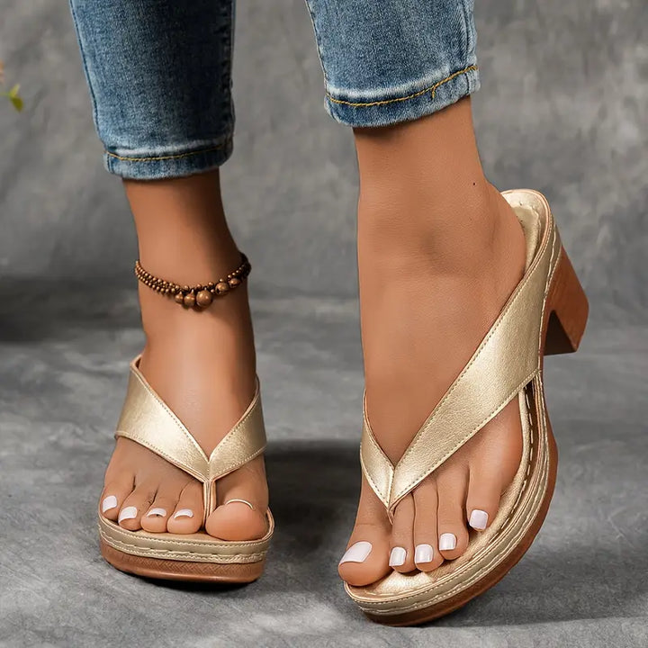 Clara | Elegant Lav Hæl Flip Flop Sandaler