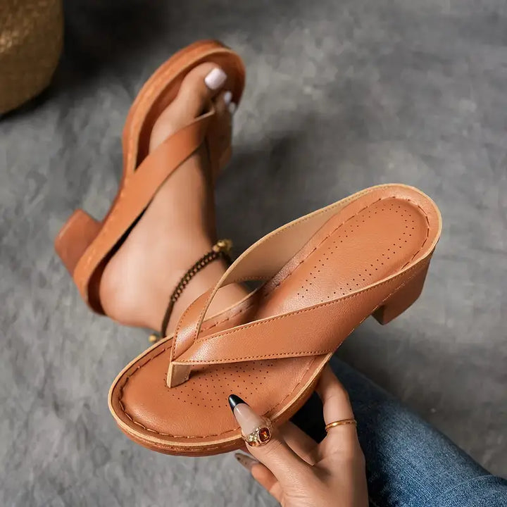 Clara | Elegant Lav Hæl Flip Flop Sandaler