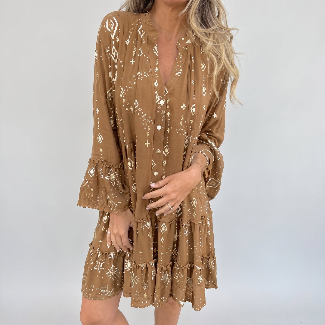 Lea | Kvinne Boho Kort Kjole med Utsvingte Ermer og Gull Detaljer