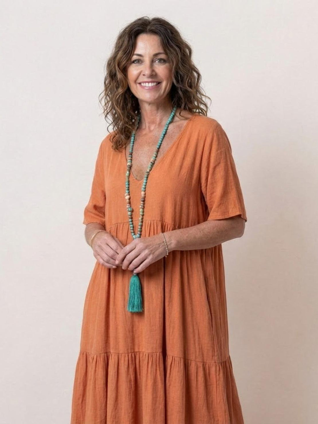Karla | Boho Maxi Kjole V-Hals Korte Ermer Lagdelt
