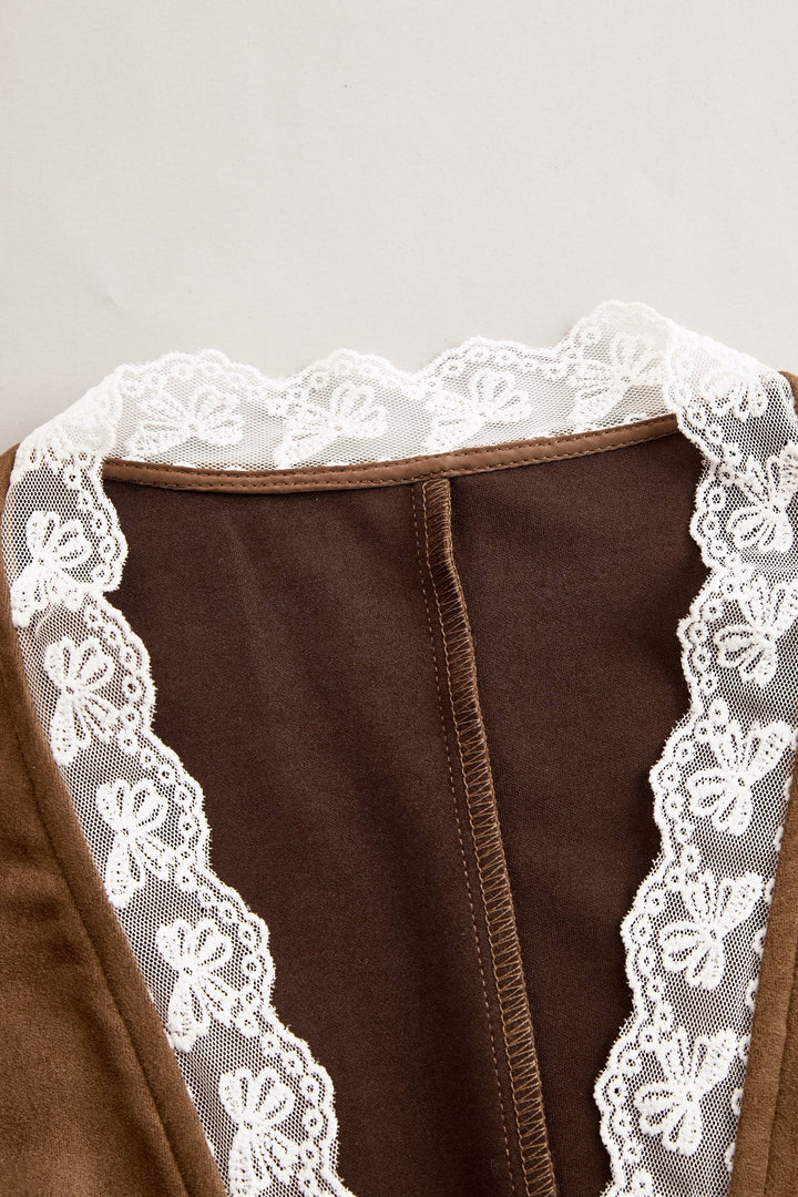Laura | Damens Fitted Western Bluse med Blondeermer, Dyp V-Hals, Trykknapper
