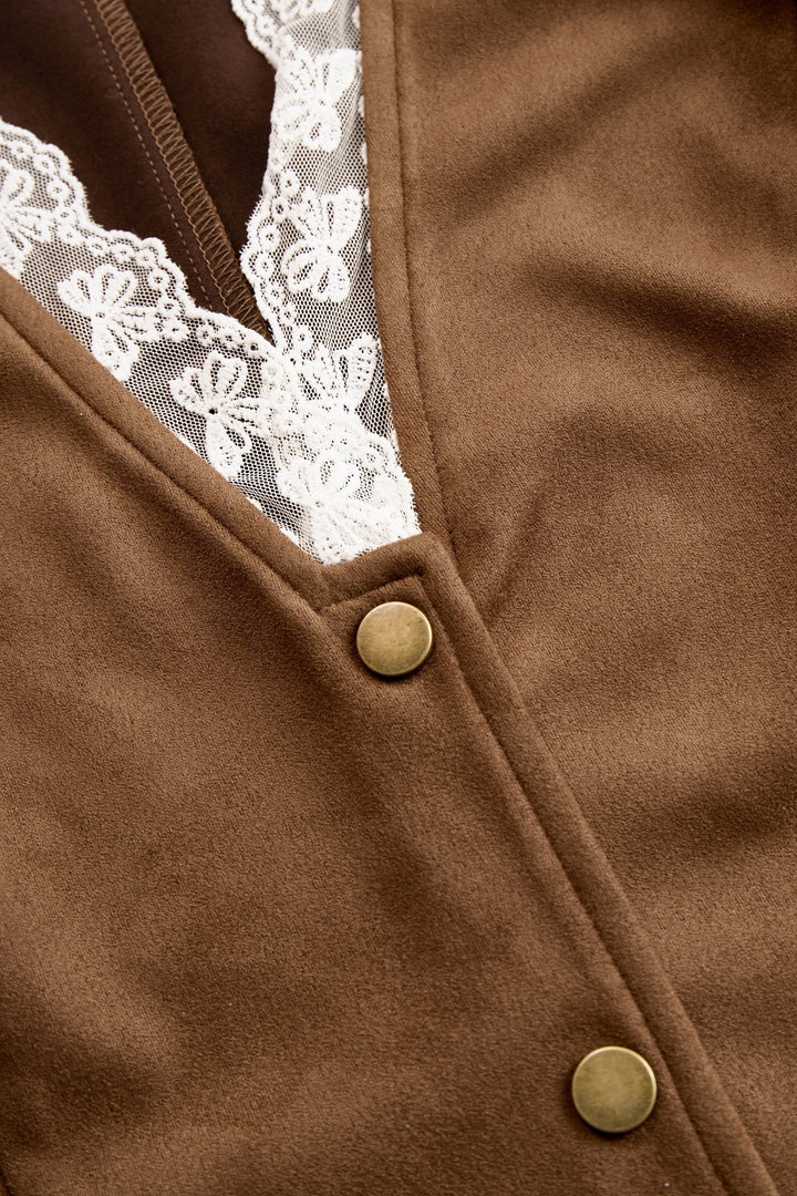 Laura | Damens Fitted Western Bluse med Blondeermer, Dyp V-Hals, Trykknapper