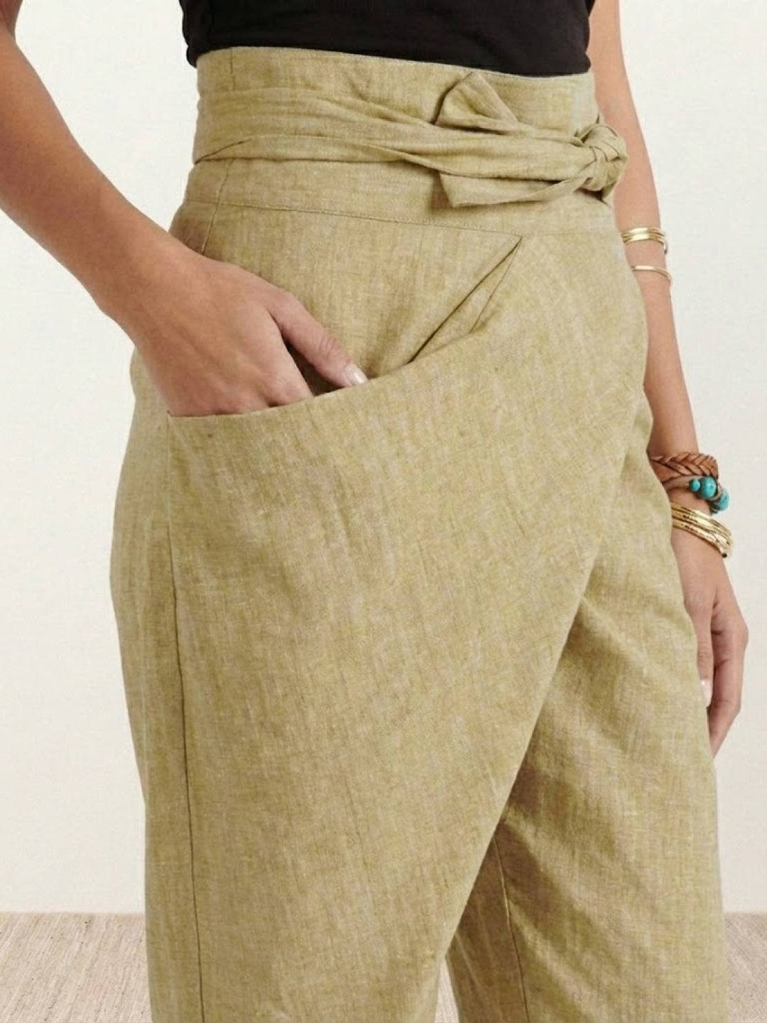 Mathilde | Kvinne Høy Midje Innviklet Front Tapered Korte Bukser