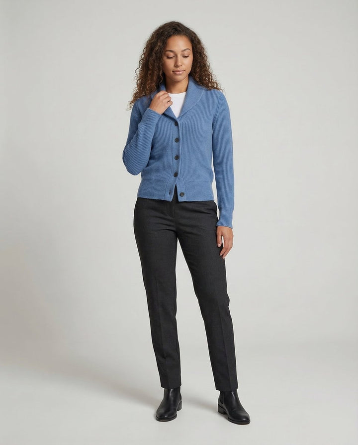 Laura | Dame Ribbestrikket Cardigan med Revers og Knapplukking