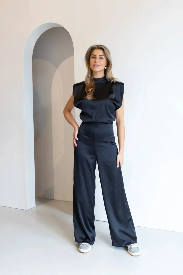 Josefine | Kvinne Satin Jumpsuit Bred Ben Uten Ermer