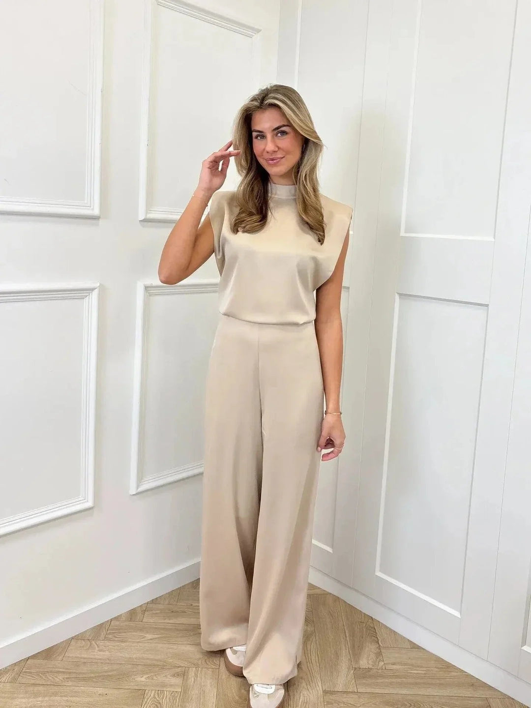 Josefine | Kvinne Satin Jumpsuit Bred Ben Uten Ermer