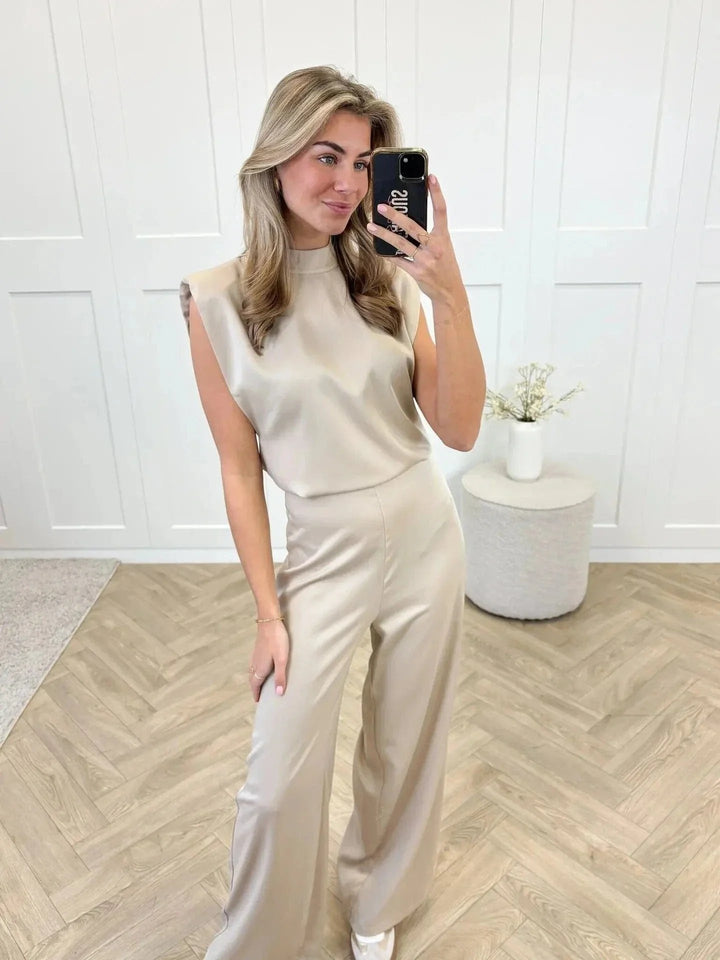 Josefine | Kvinne Satin Jumpsuit Bred Ben Uten Ermer