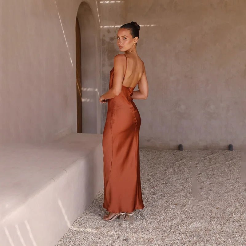 Lea | Kvinne Satin Maxi Kjole Åpen Rygg Fitted