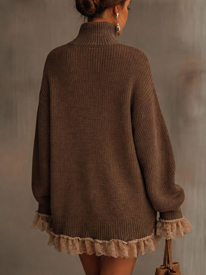 Anna | Kvinne Strikket Turtleneck Festkjole med Blondevolanger