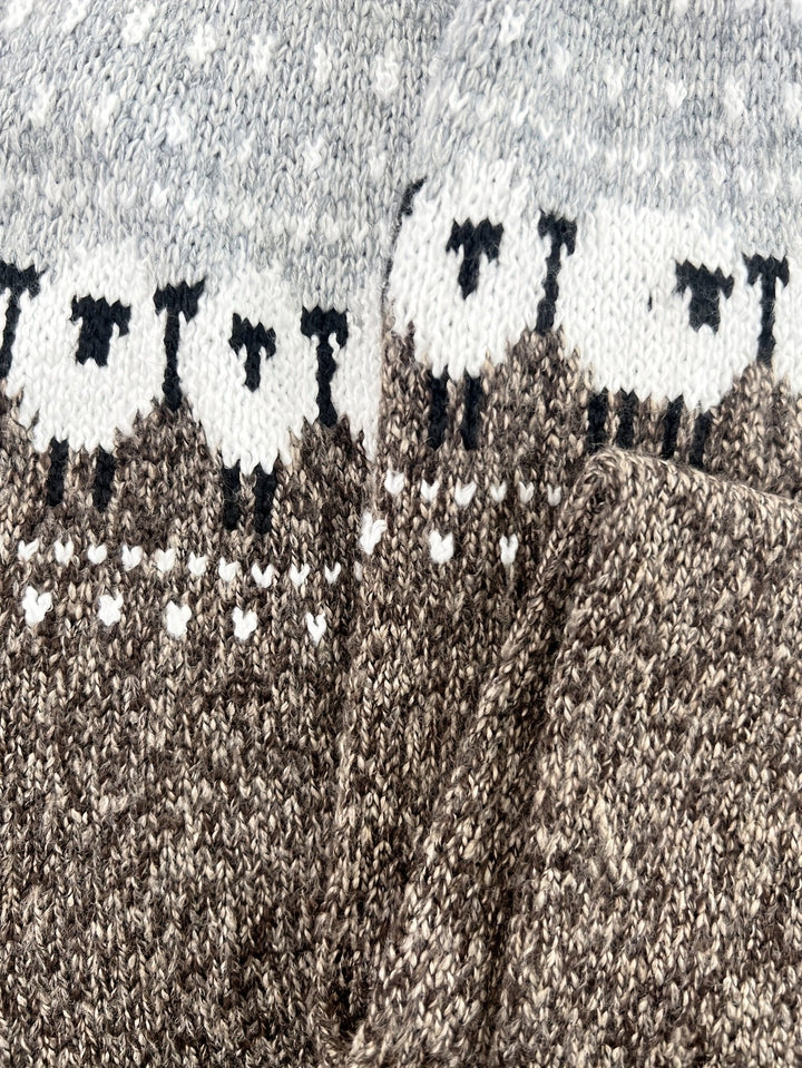 Anna | Dame Strikkegenser med Sau Jacquard Mønster og Rund Hals