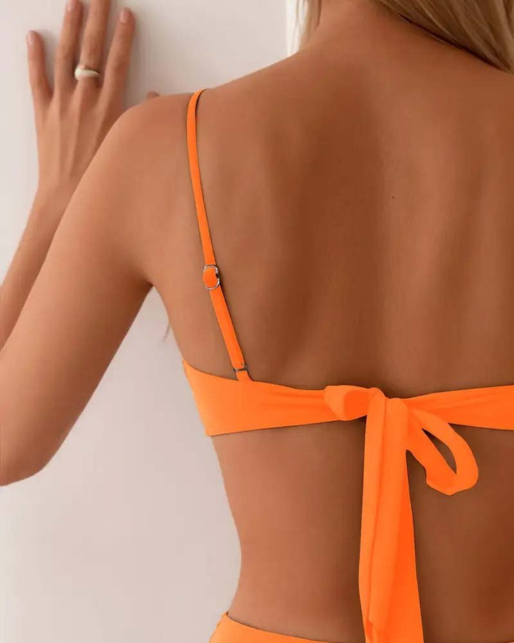 Josefine | Kvinnenes To-dels Strapless Bikini med Gull Detaljer