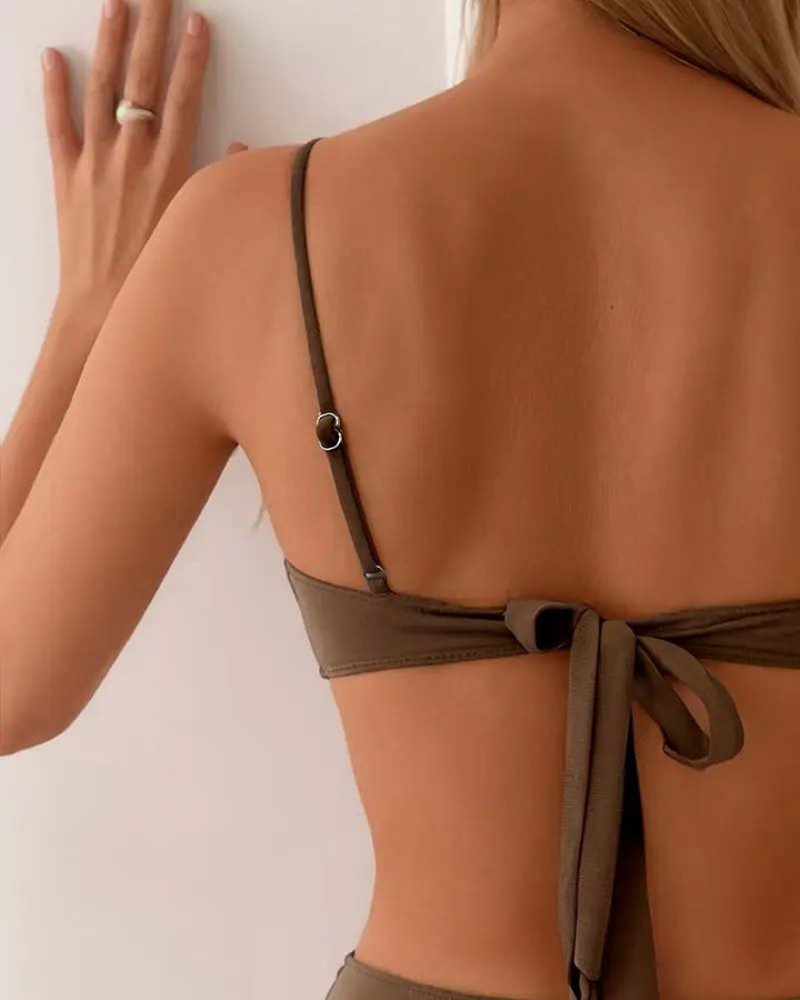 Josefine | Kvinnenes To-dels Strapless Bikini med Gull Detaljer