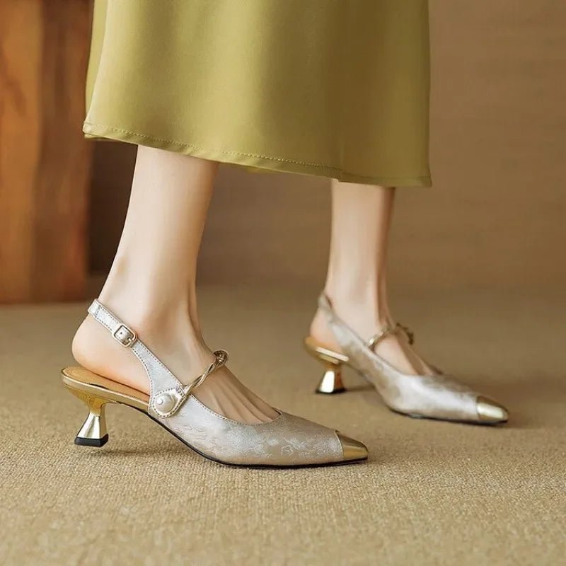 Nora | Kvinne Blomster Jacquard Spiss Tå Kitten Hæl Slingback Pumper