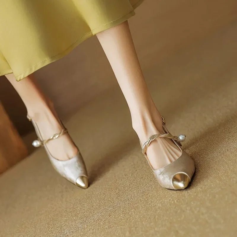 Nora | Kvinne Blomster Jacquard Spiss Tå Kitten Hæl Slingback Pumper