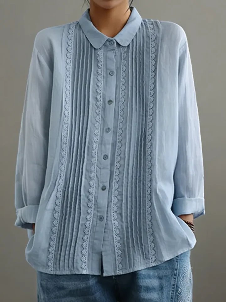 Clara | Kvinnebluse med blondekant og plisserte detaljer, lange ermer
