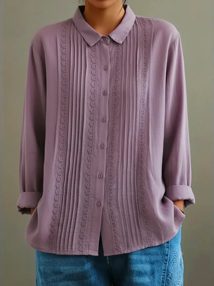 Clara | Kvinnebluse med blondekant og plisserte detaljer, lange ermer