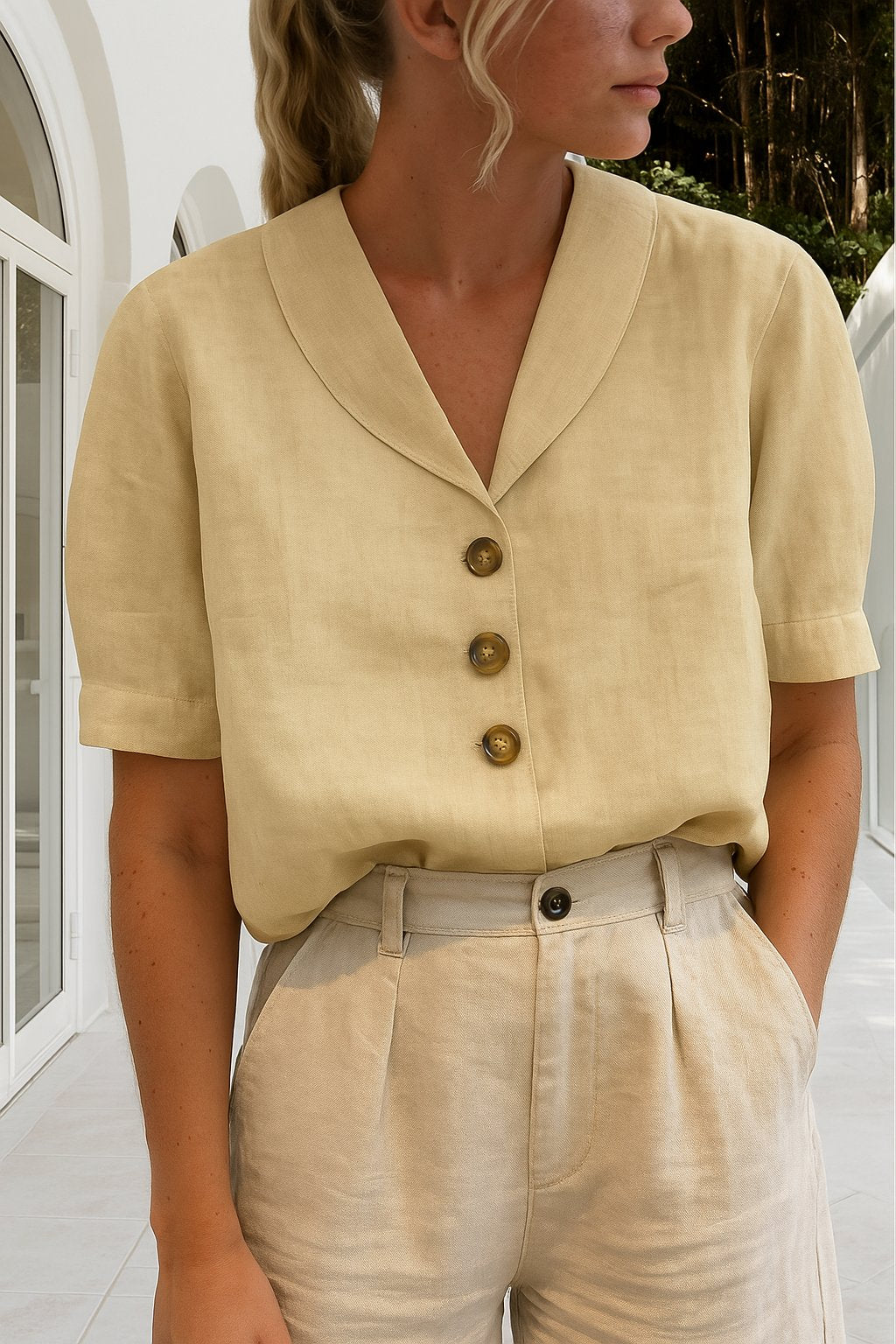 Sofia | Elegant Bluse med Innviket Hals og Korte Ermer