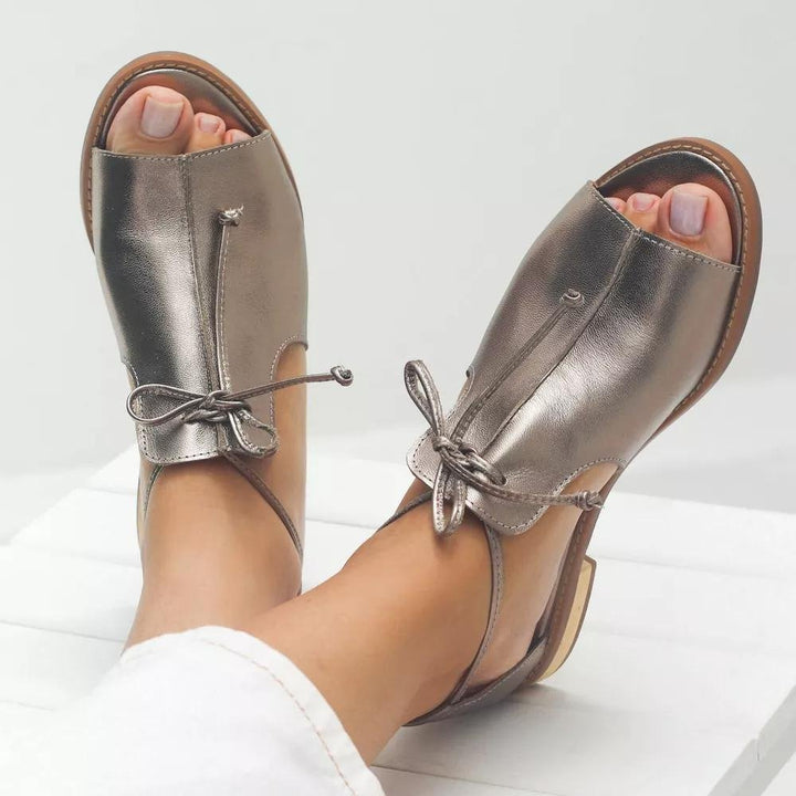 Ella | Kvinne Metallic Peep-Toe Flate Sandaler med Sløyfebånd
