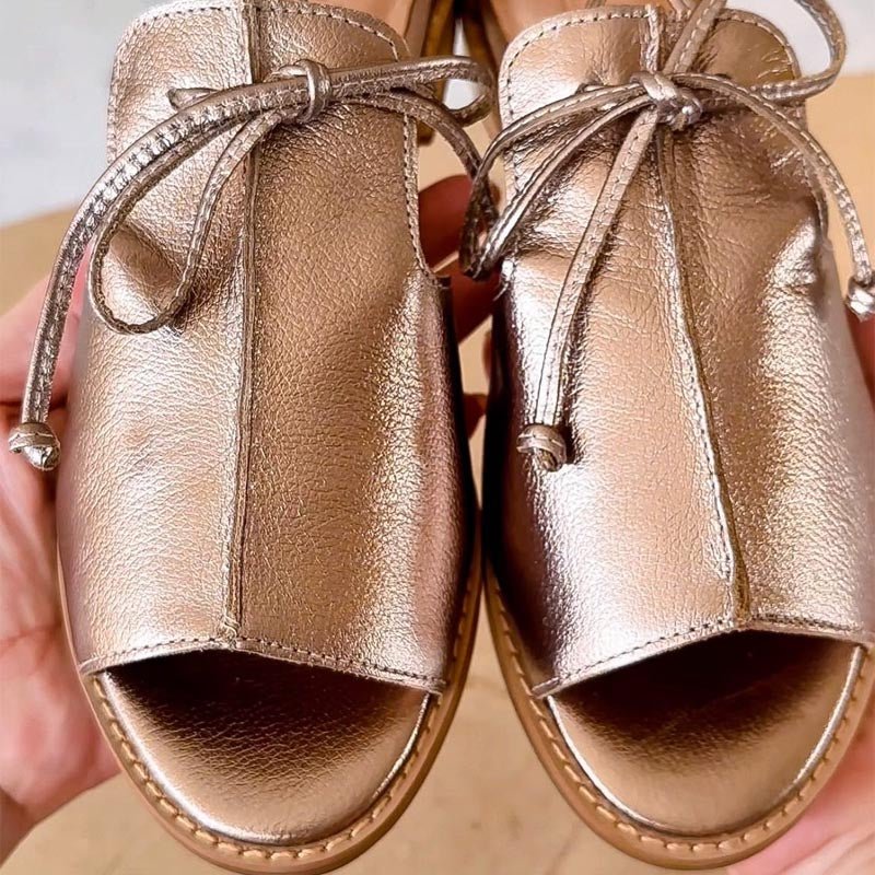 Ella | Kvinne Metallic Peep-Toe Flate Sandaler med Sløyfebånd