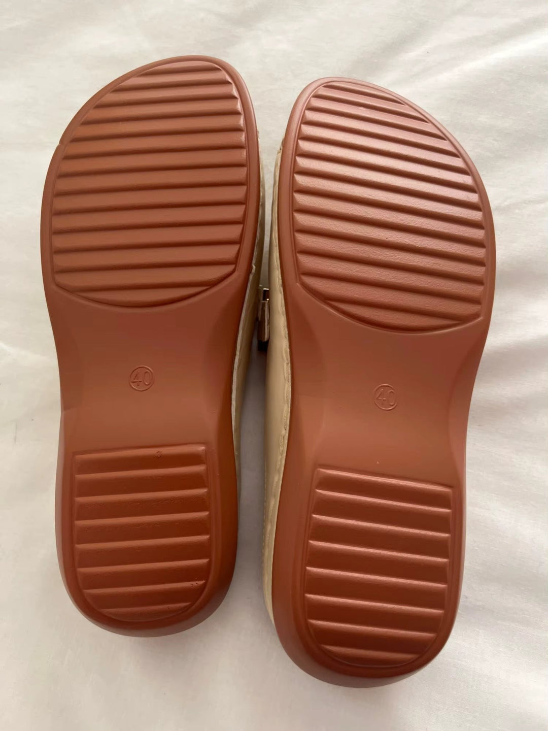Astrid | Kvinne Orthopediske Vaffel Slip-On Sandaler med Gullspenne