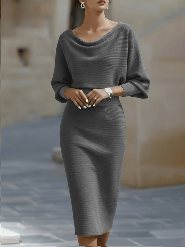 Clara | Midi Kjole med Cowl Hals Satin Bodycon Lange Ermer