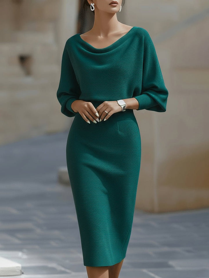 Clara | Midi Kjole med Cowl Hals Satin Bodycon Lange Ermer