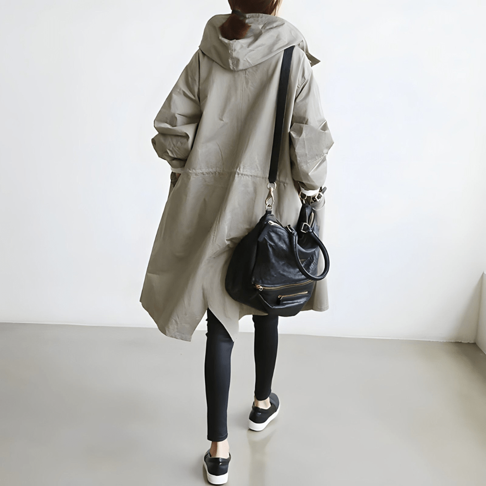 Dagmara | Oversized Kåpe med Hette og Knapper