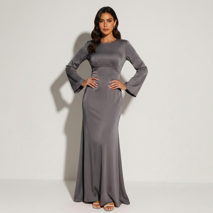 Karla | Langermet Maxikjole med Markert Midje og Elegant Fall
